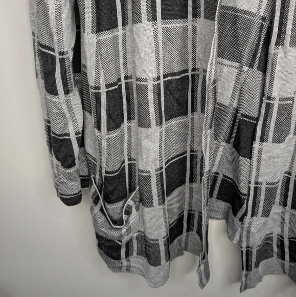 Leo & Nicole Plaid Open Front Cardigan Sweater Gray Black Women’s 2X (Fits 1X) - Picture 4 of 8